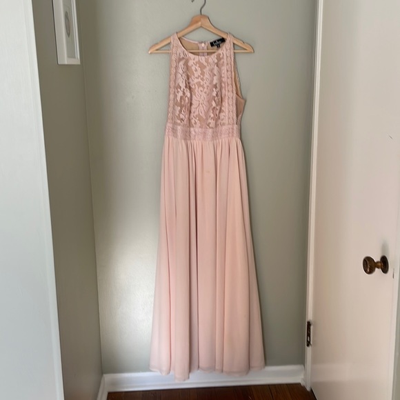 Lulu’s blush bridesmaid dress - Picture 1 of 4